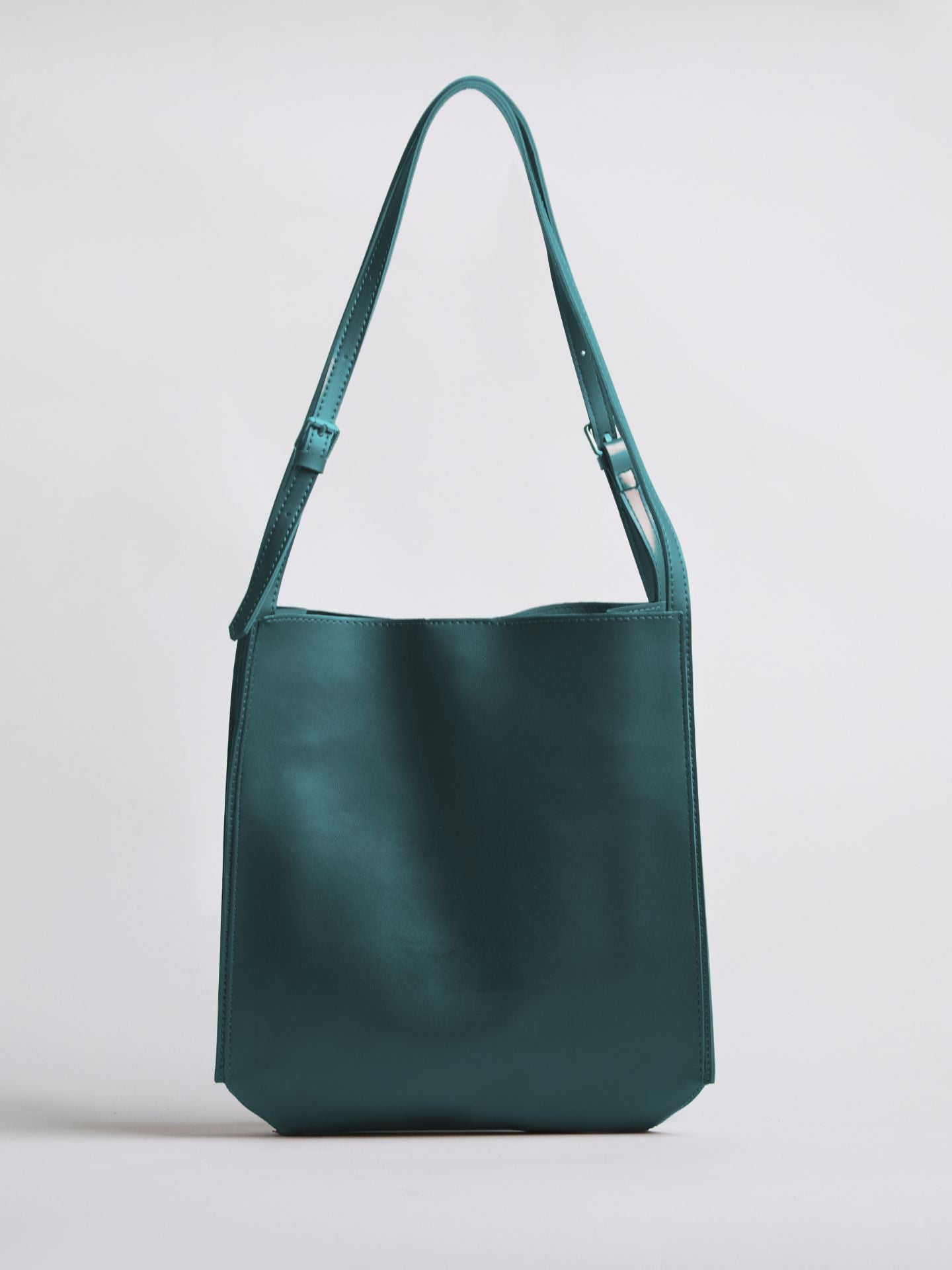 Minimalistische Schultertasche Damen – Schwarz & Braun, Geräumig & Elegant