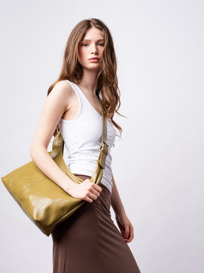 Schwarze Schultertasche Damen – Minimalistisches Design & viel Stauraum