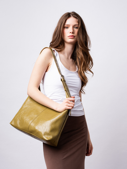 Schwarze Schultertasche Damen – Minimalistisches Design & viel Stauraum