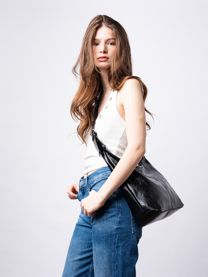 Schwarze Schultertasche Damen – Minimalistisches Design & viel Stauraum