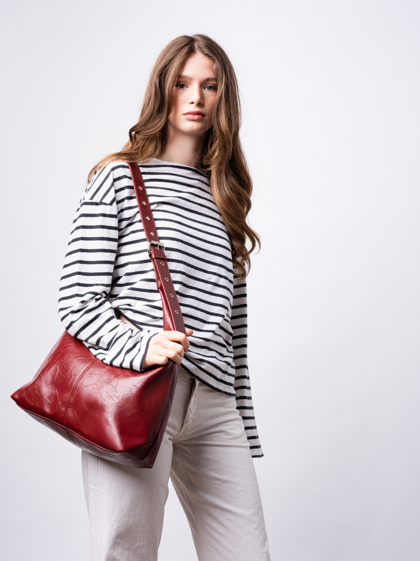 Schwarze Schultertasche Damen – Minimalistisches Design & viel Stauraum
