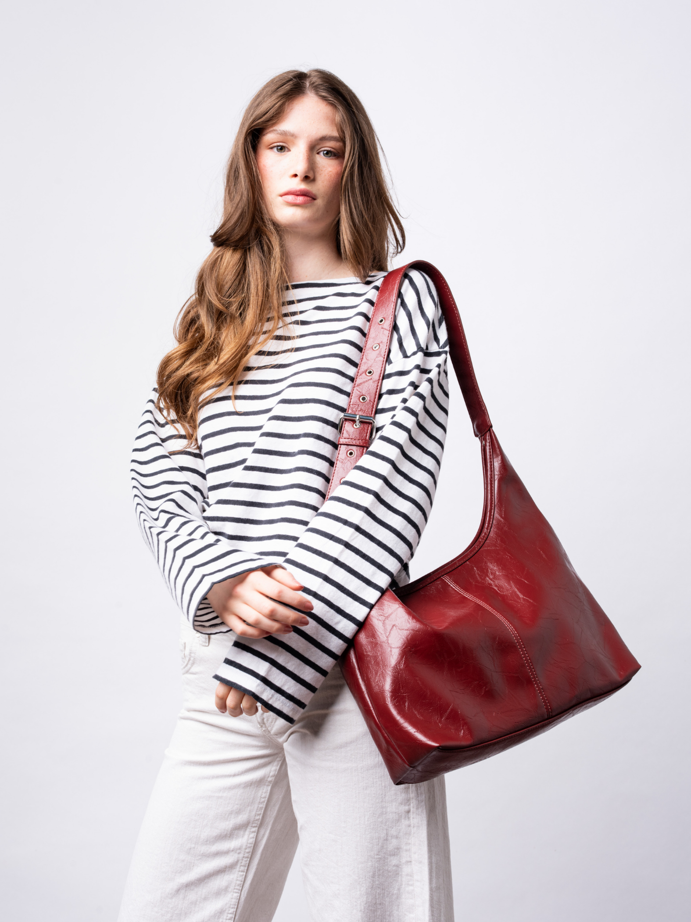 Schwarze Schultertasche Damen – Minimalistisches Design & viel Stauraum