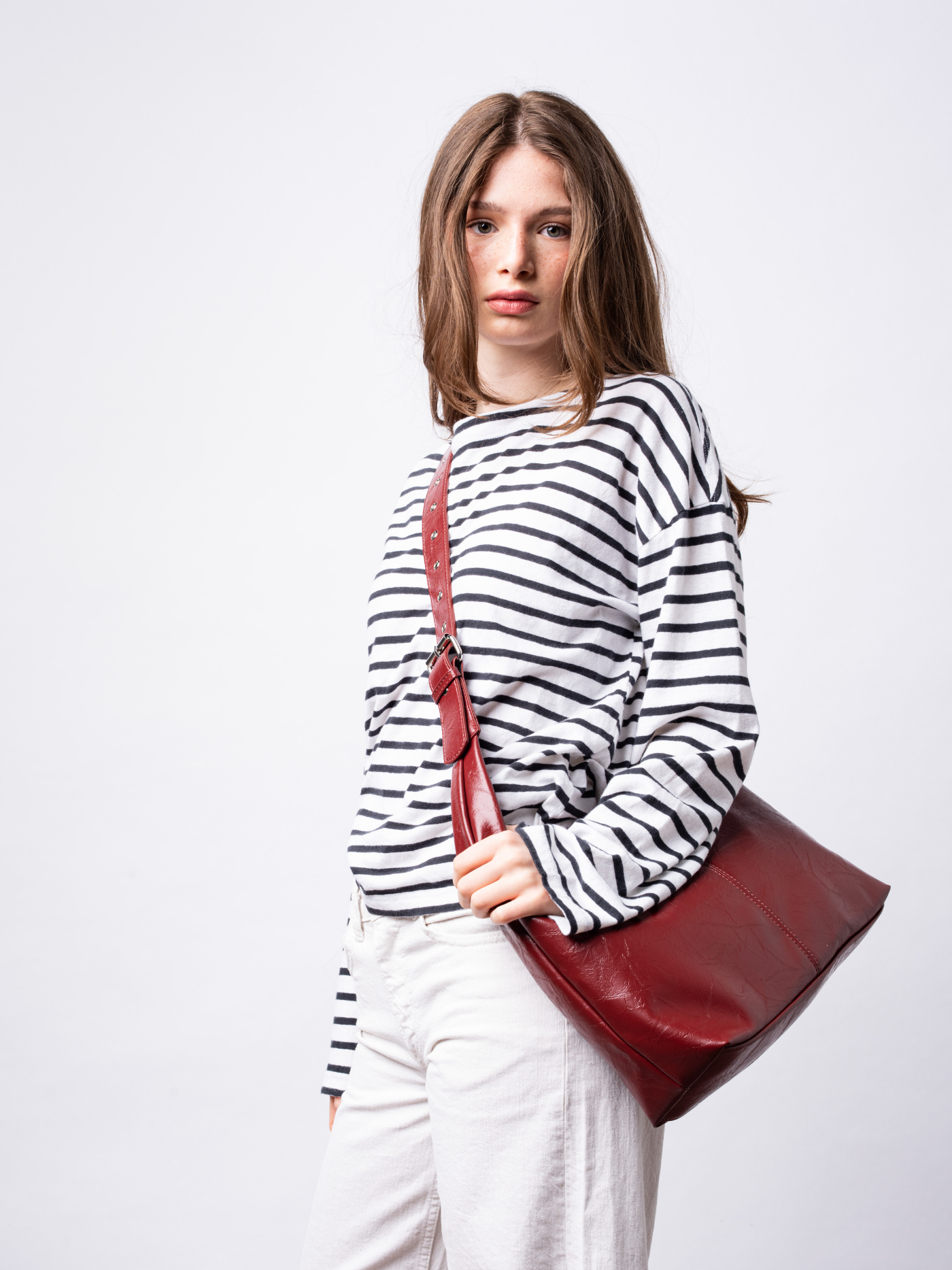 Schwarze Schultertasche Damen – Minimalistisches Design & viel Stauraum