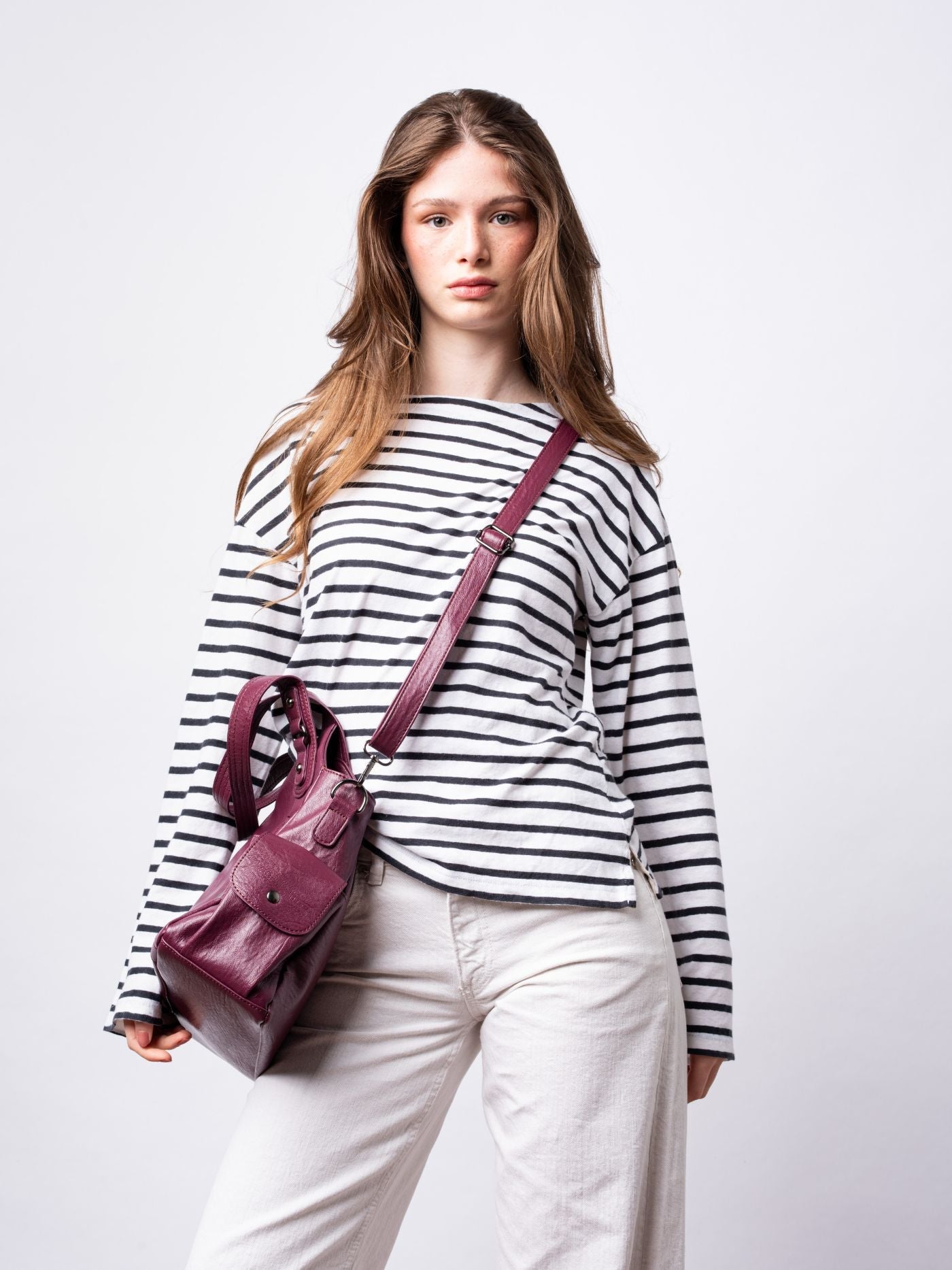 Schwarze Schultertasche Damen mit Seitentaschen – Geräumig & Elegant
