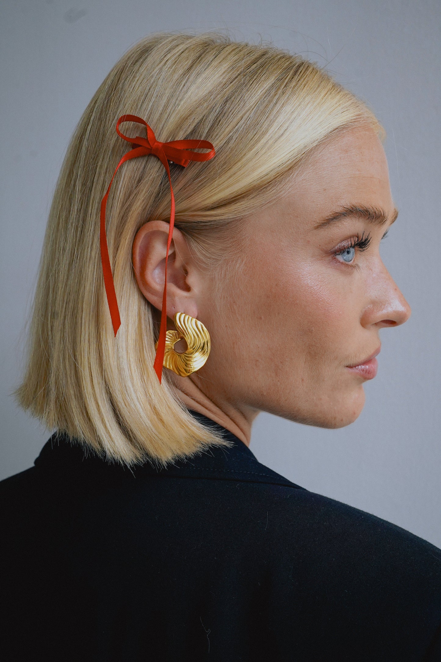 Goldene Statement-Ohrringe aus Edelstahl – Hypoallergen & nickelfrei
