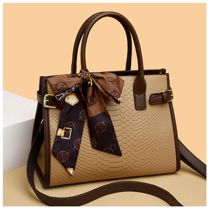 Chice Beige Handtasche mit Schal-Detail – Edle Schlangenstruktur aus veganem Leder