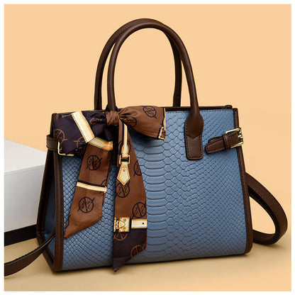 Chice Beige Handtasche mit Schal-Detail – Edle Schlangenstruktur aus veganem Leder