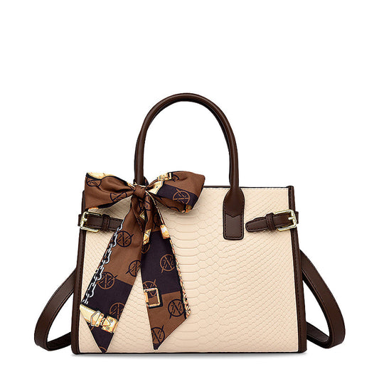 Chice Beige Handtasche mit Schal-Detail – Edle Schlangenstruktur aus veganem Leder