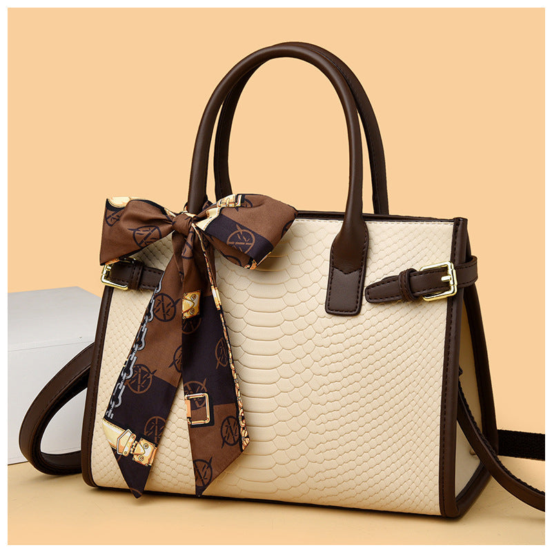 Chice Beige Handtasche mit Schal-Detail – Edle Schlangenstruktur aus veganem Leder