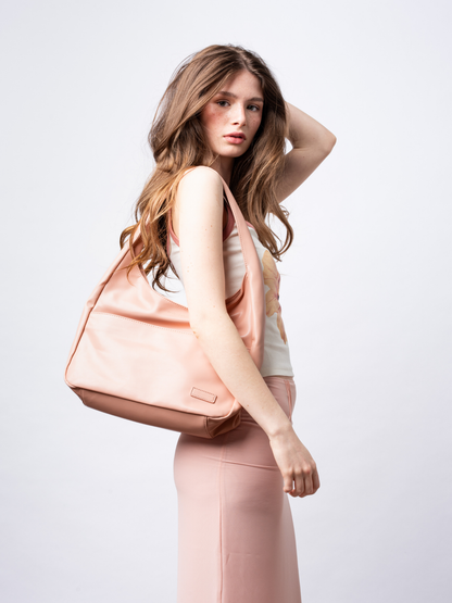 Geräumige Schwarze Schultertasche aus Veganer Leder – Minimalistisches Design