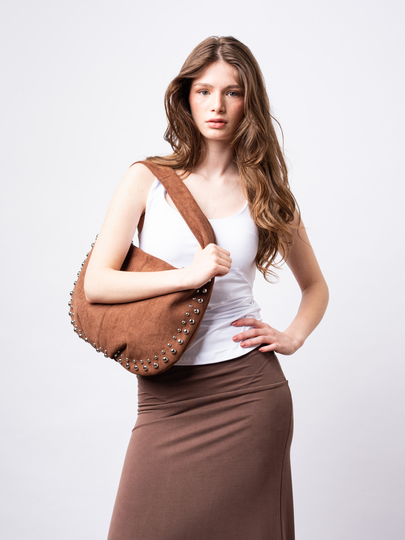 Liorra Vegane Lederschultertasche Schwarz mit Nieten – Lässig & Stilvoll