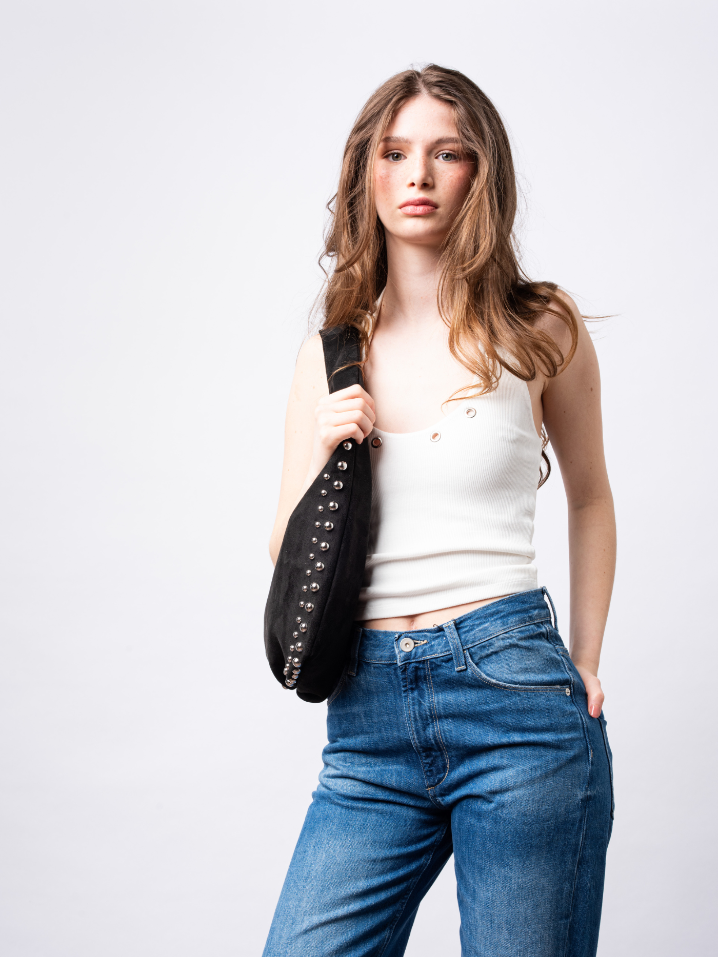 Liorra Vegane Lederschultertasche Schwarz mit Nieten – Lässig & Stilvoll
