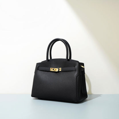Elegante Damen-Handtasche mit Goldverschluss – Zeitloses Design aus veganem Leder
