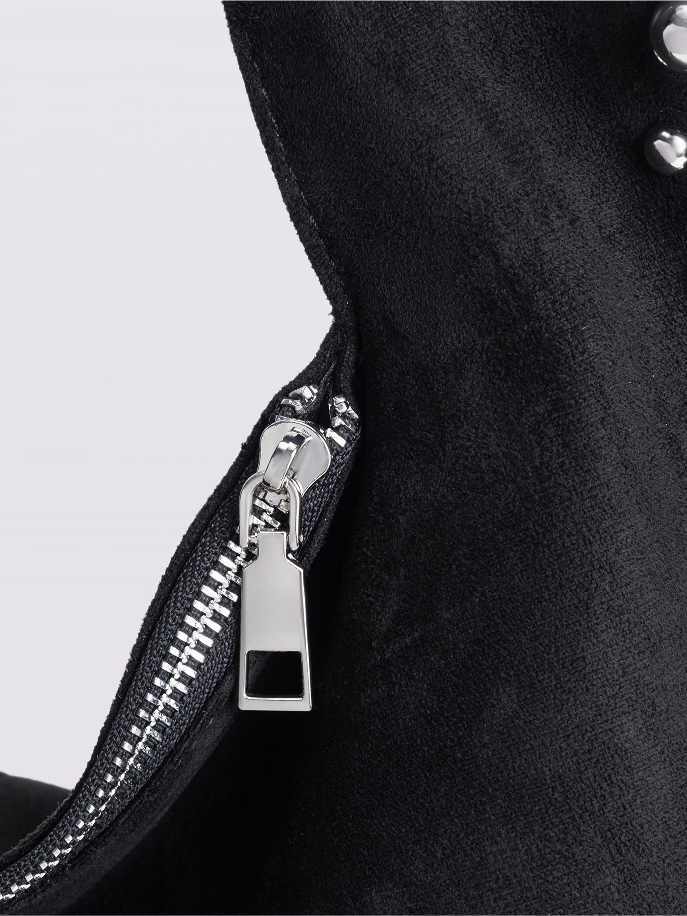 Liorra Vegane Lederschultertasche Schwarz mit Nieten – Lässig & Stilvoll