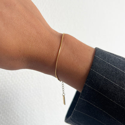 Minimalistisches dünnes Armband Gold – Hypoallergener, filigraner Edelstahl Schmuck für Damen