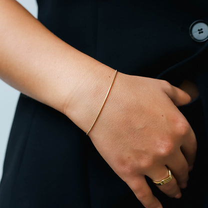 Minimalistisches dünnes Armband Gold – Hypoallergener, filigraner Edelstahl Schmuck für Damen
