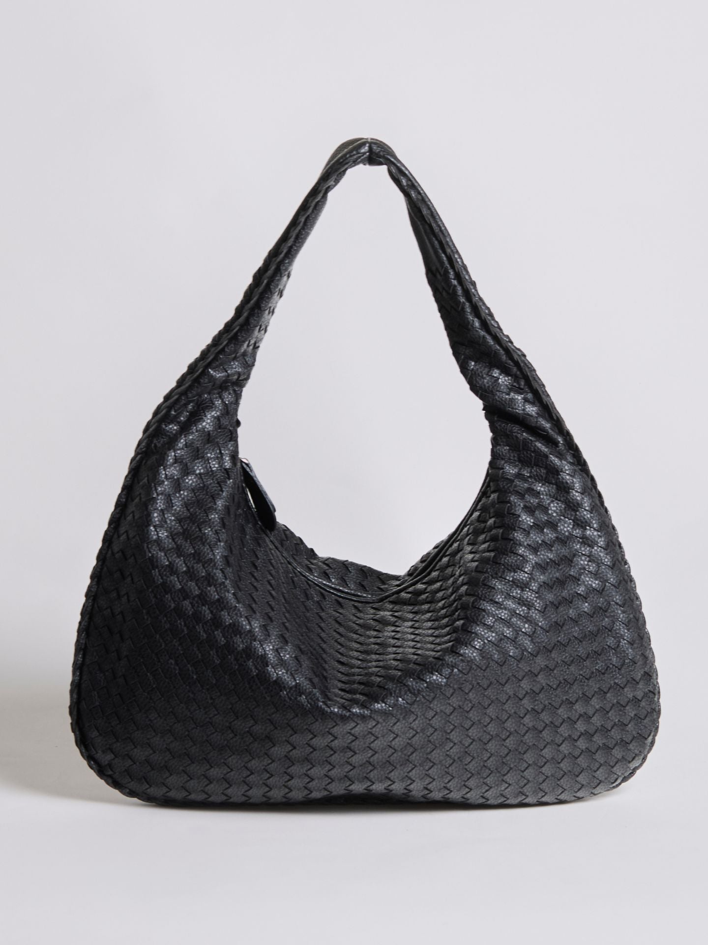 Luxuriöse Geflochtene Schultertasche für Damen – Schwarz und Rot – Geräumig & Stilvoll