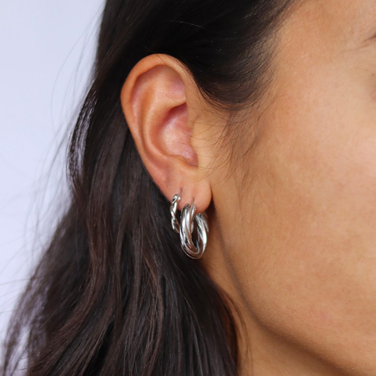 Goldene Creolen – gedrehte Twisted Hoops aus Edelstahl, nickelfrei & hypoallergen