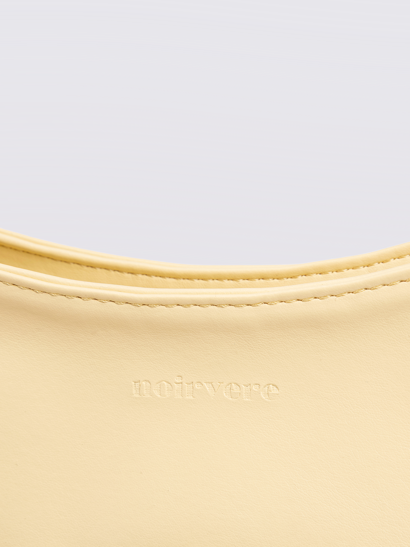 Geräumige Schwarze Schultertasche aus Veganer Leder – Minimalistisches Design