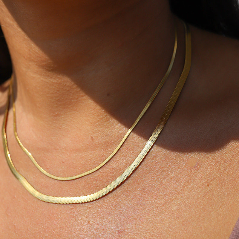 Goldfarbene Snake Chain Halskette – Minimalistisches Design, 18K Vergoldung, 45 cm – Perfekt für Layering & Alltag