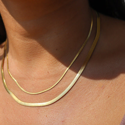Goldfarbene Snake Chain Halskette – Minimalistisches Design, 18K Vergoldung, 45 cm – Perfekt für Layering & Alltag