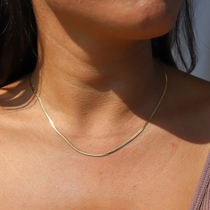 Goldfarbene Snake Chain Halskette – Minimalistisches Design, 18K Vergoldung, 45 cm – Perfekt für Layering & Alltag