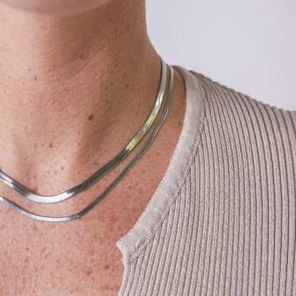 Goldfarbene Snake Chain Halskette – Minimalistisches Design, 18K Vergoldung, 45 cm – Perfekt für Layering & Alltag