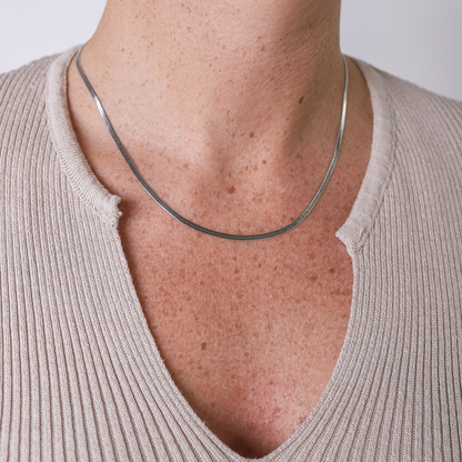 Goldfarbene Snake Chain Halskette – Minimalistisches Design, 18K Vergoldung, 45 cm – Perfekt für Layering & Alltag