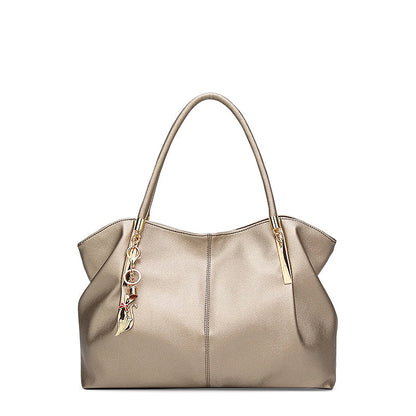 Trendige Handtasche Veganes Leder – Elegant & Praktisch mit Goldenen Details