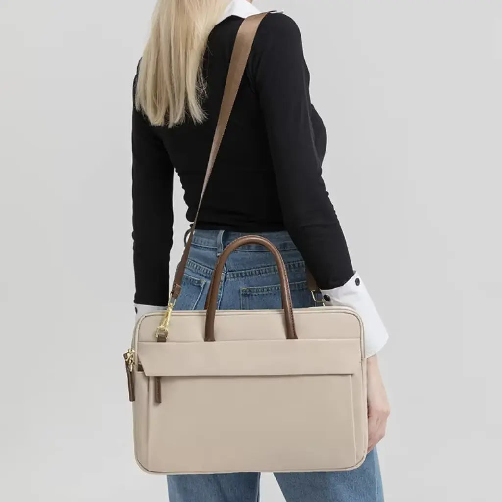 Beige Laptoptasche für Damen – Elegant, wasserabweisend & 16" kompatibel
