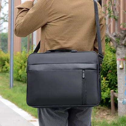 Schwarze Laptoptasche 15,6 Zoll – Minimalistisch, wasserabweisend & stoßfest
