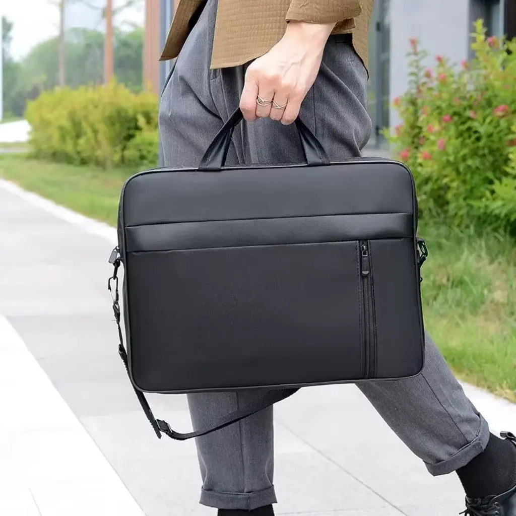 Schwarze Laptoptasche 15,6 Zoll – Minimalistisch, wasserabweisend & stoßfest