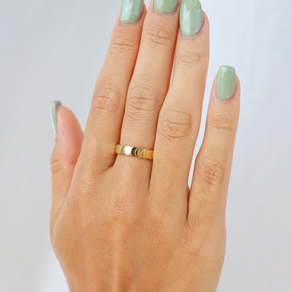 Goldfarbener minimalistischer Edelstahl-Ring mit Schaltplättchen – hypoallergen, schlicht & stilvoll