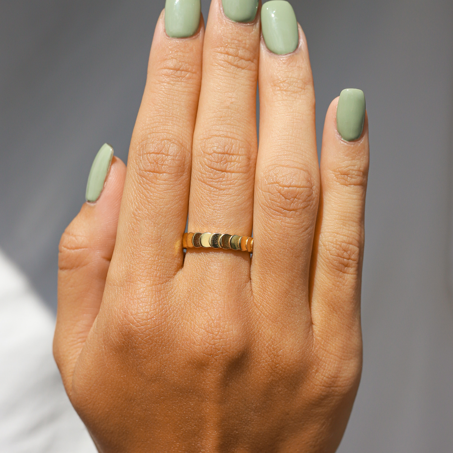 Goldfarbener minimalistischer Edelstahl-Ring mit Schaltplättchen – hypoallergen, schlicht & stilvoll