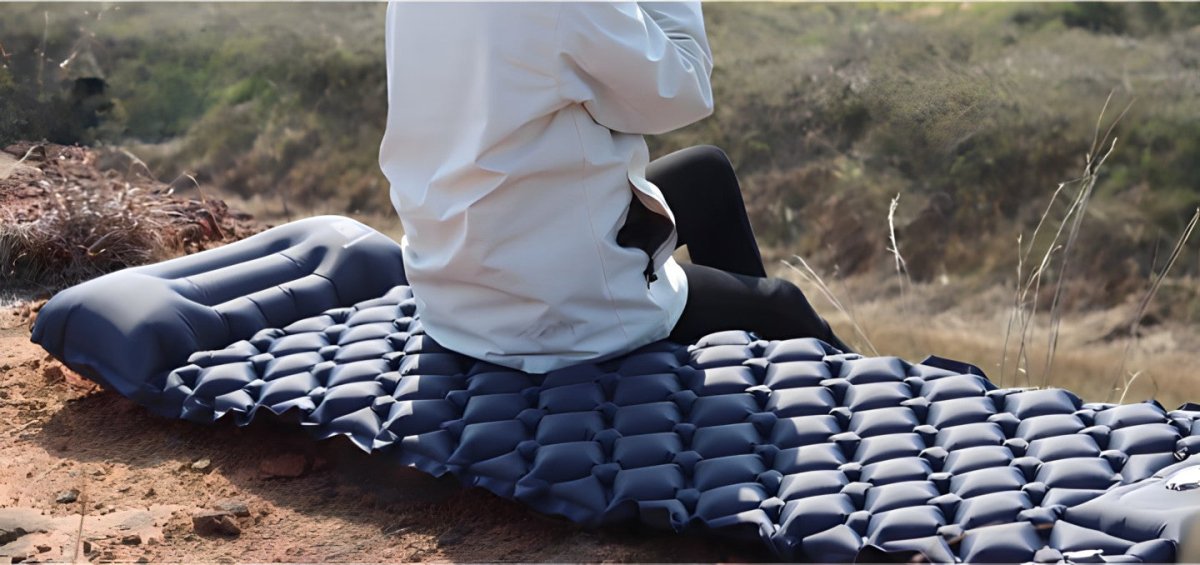 Ultraleichte aufblasbare Schlafmatte mit integriertem Kissen – Kompakt & komfortabel für Camping, Trekking & Outdoor-Abenteuer