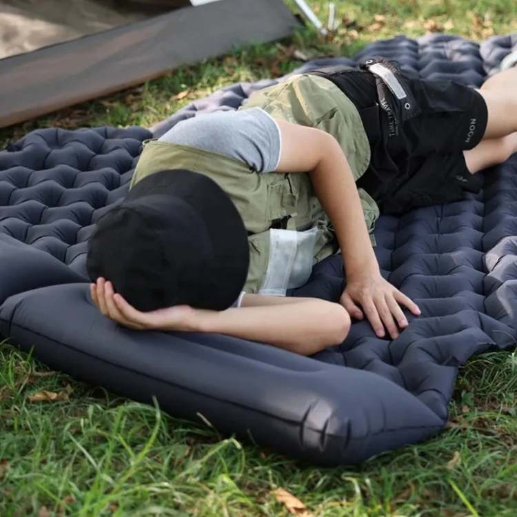 Aufblasbares Doppel-Luftbett mit integriertem Kissen – Selbstaufblasend, ideal für Camping & Gäste