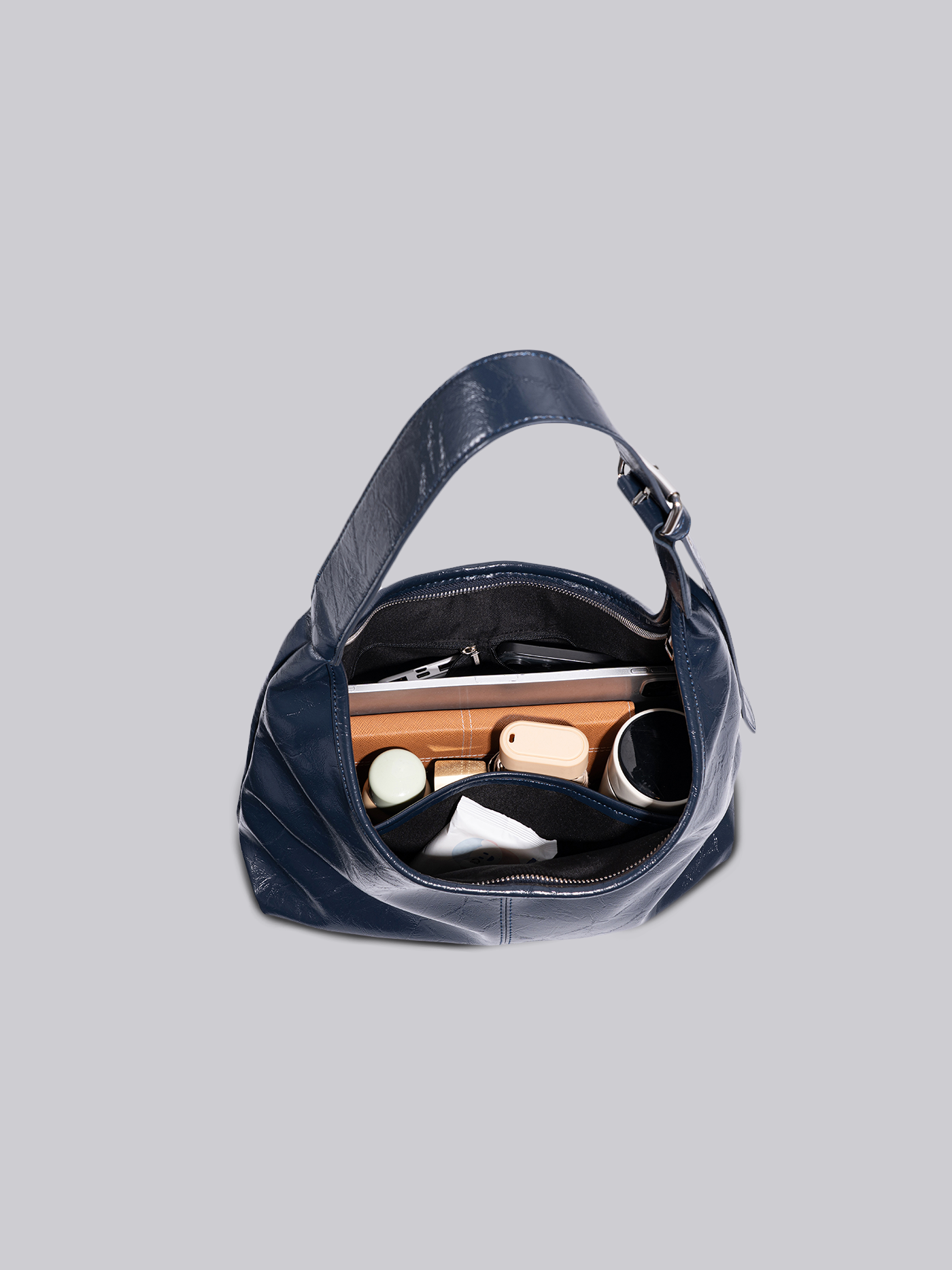 Schwarze Schultertasche Damen – Minimalistisches Design & viel Stauraum