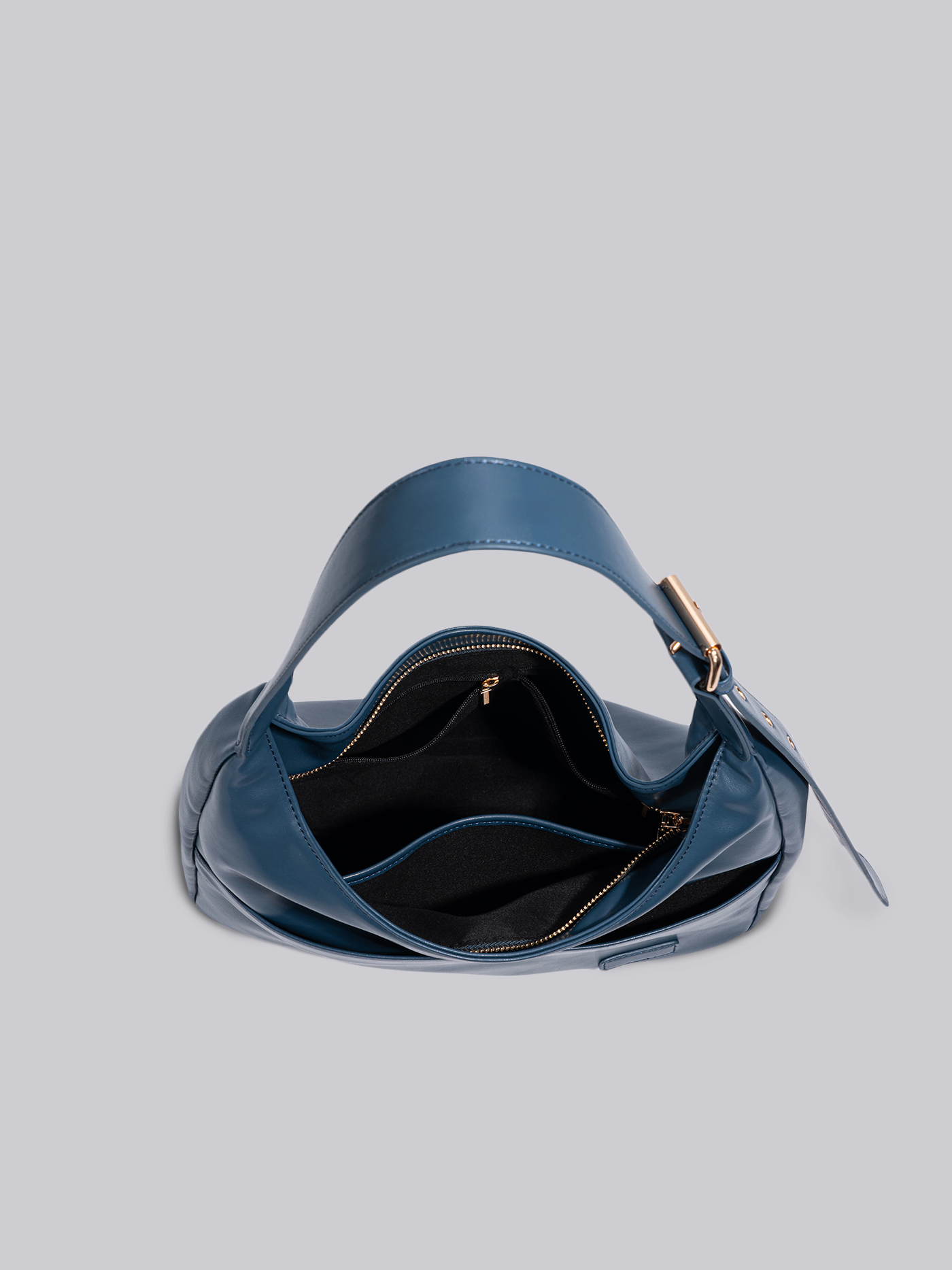 Schwarze Schultertasche Damen – Minimalistisches & geräumiges Design aus veganem Leder