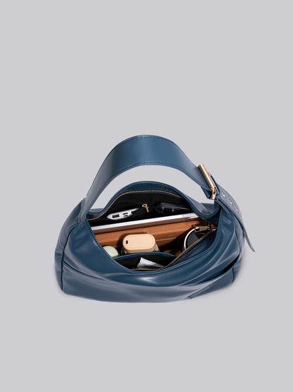 Schwarze Schultertasche Damen – Minimalistisches & geräumiges Design aus veganem Leder