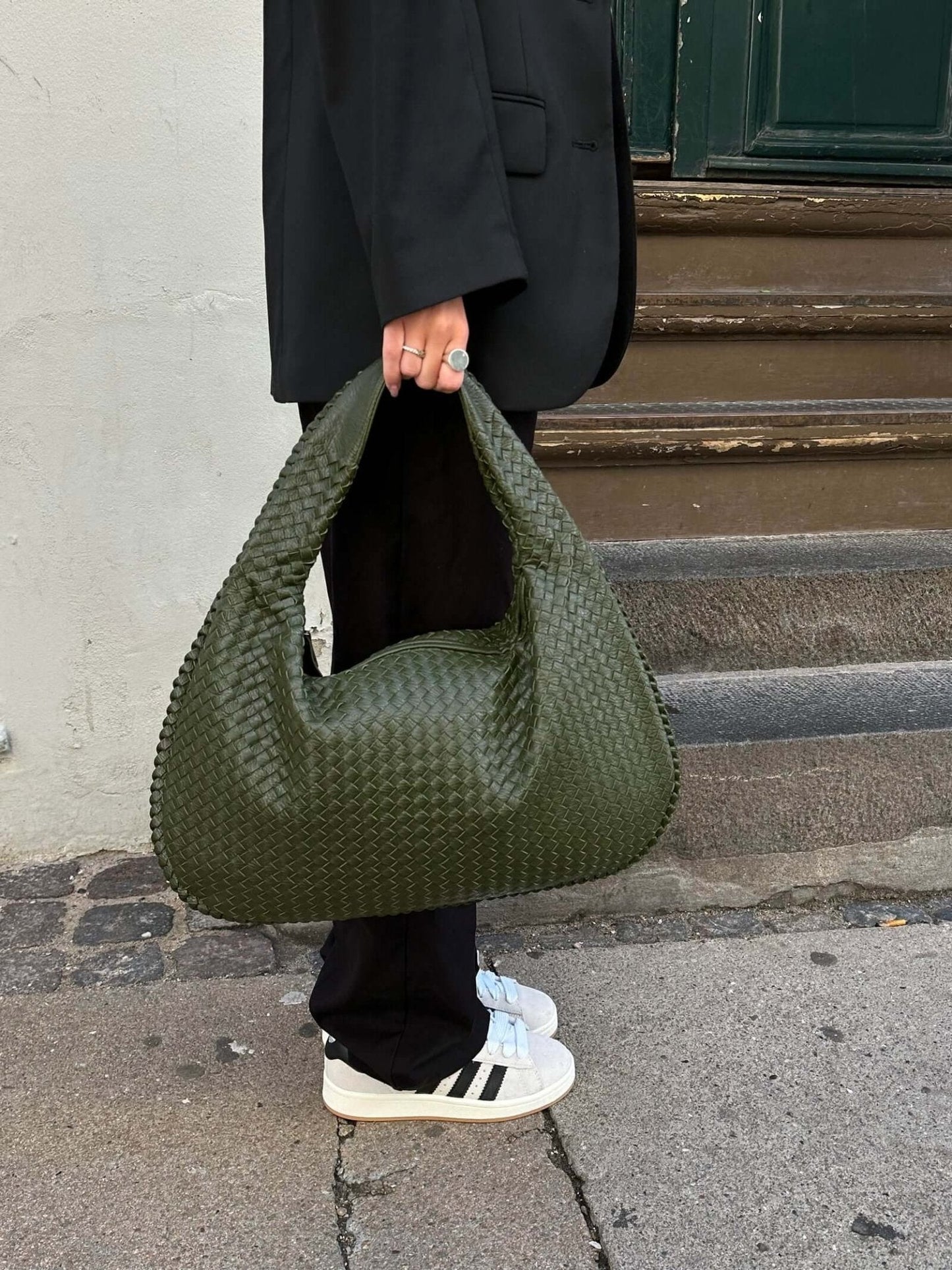 Elegante Gewebte Schultertasche aus Kunstleder – Modische Damen-Handtasche in Trendfarben