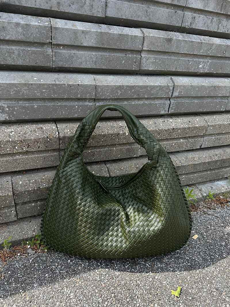 Elegante Gewebte Schultertasche aus Kunstleder – Modische Damen-Handtasche in Trendfarben