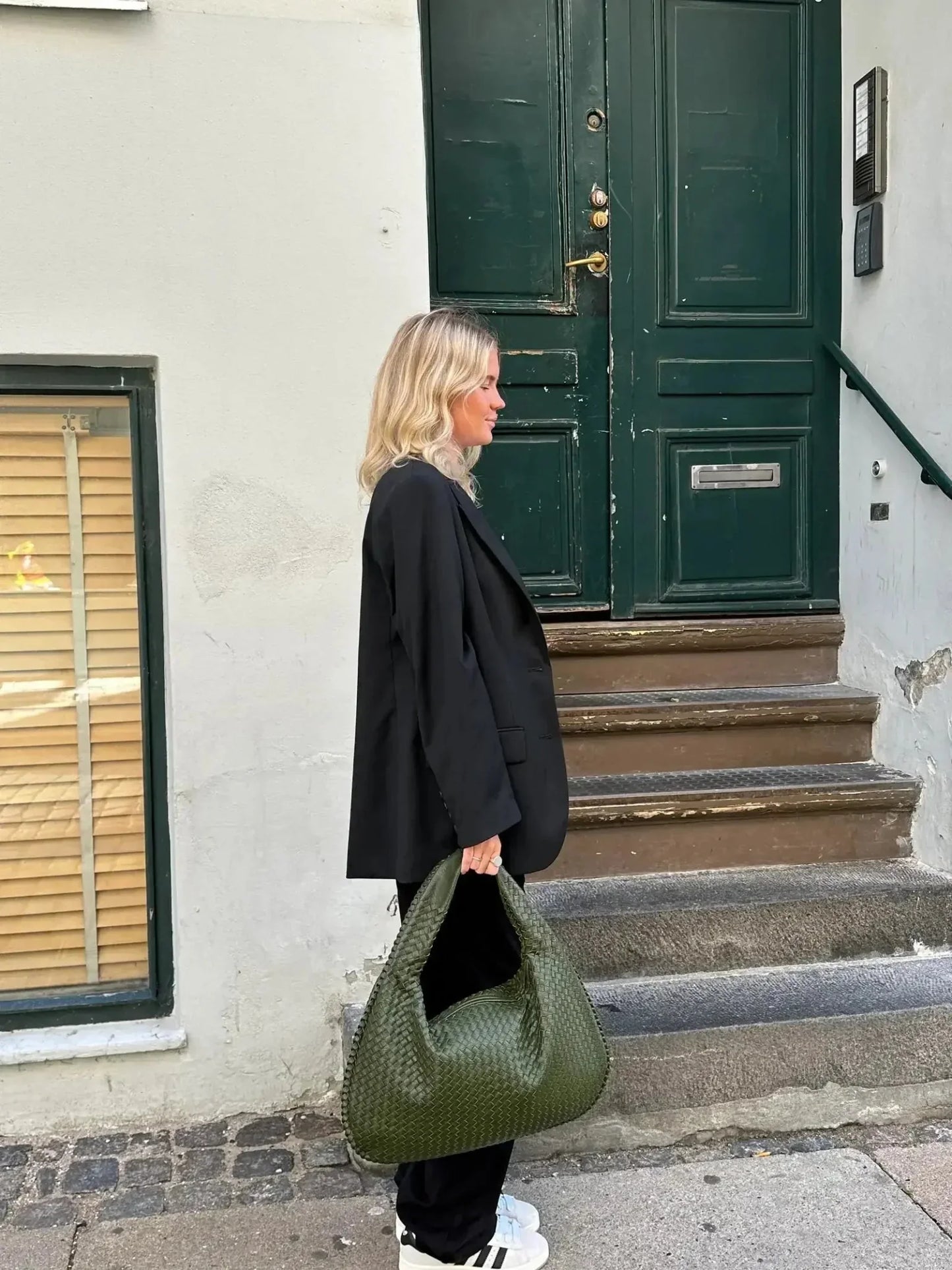 Elegante Gewebte Schultertasche aus Kunstleder – Modische Damen-Handtasche in Trendfarben