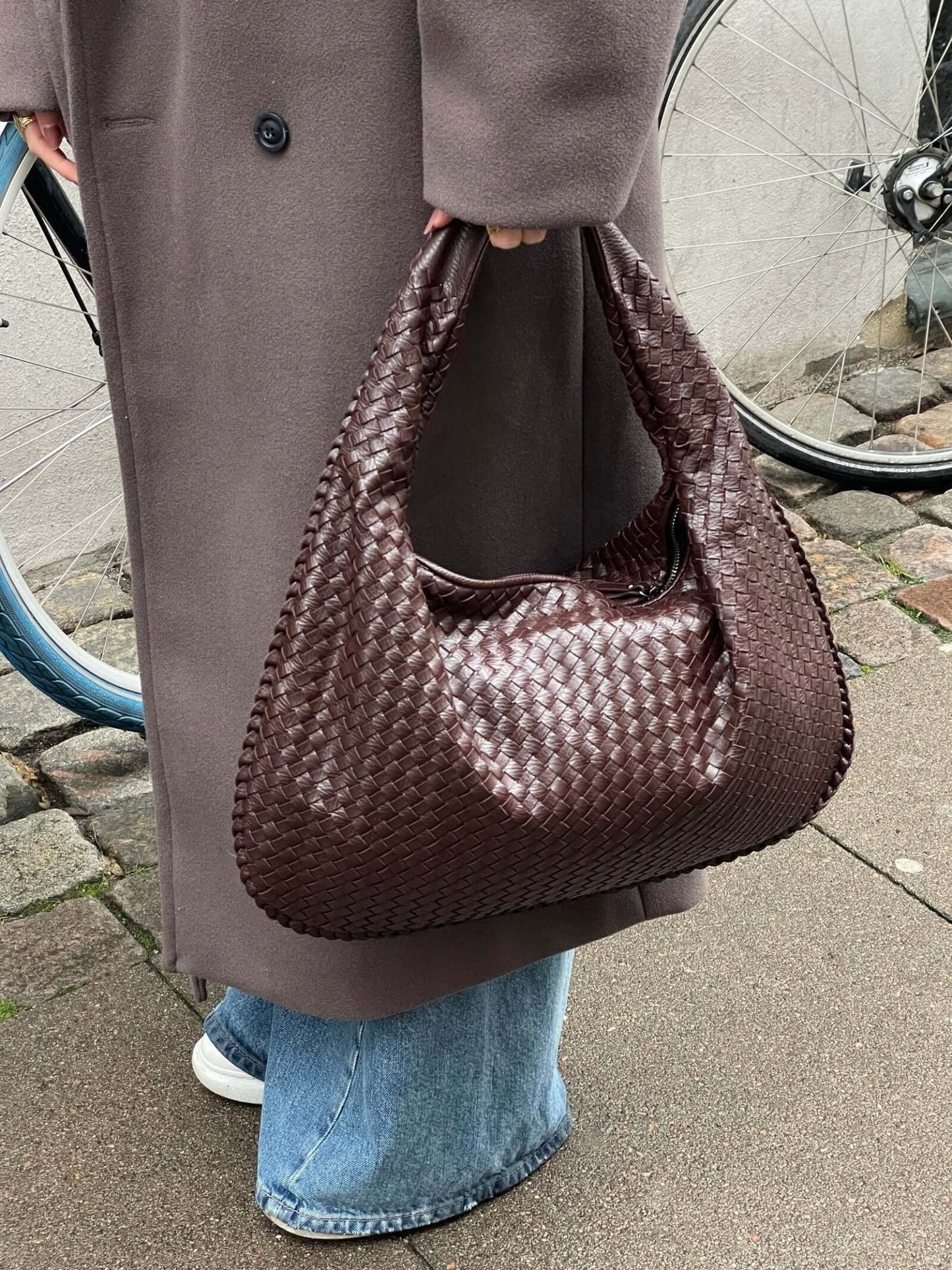 Elegante Gewebte Schultertasche aus Kunstleder – Modische Damen-Handtasche in Trendfarben