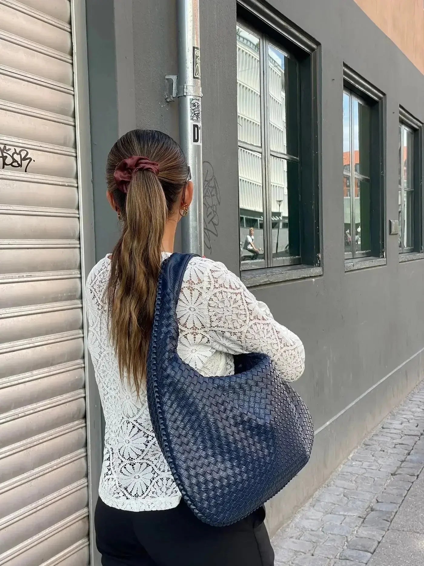 Elegante Gewebte Schultertasche aus Kunstleder – Modische Damen-Handtasche in Trendfarben