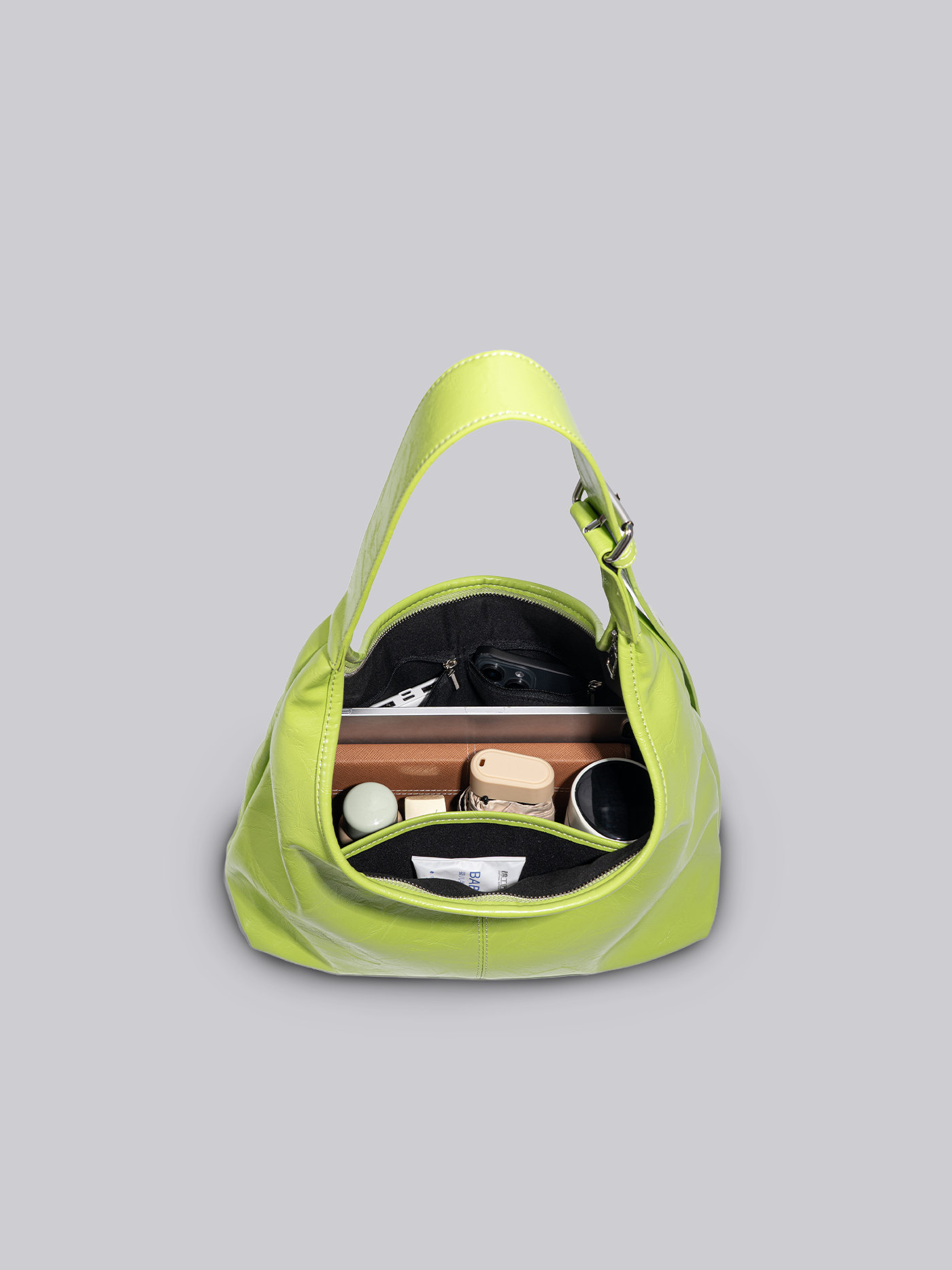 Schwarze Schultertasche Damen – Minimalistisches Design & viel Stauraum